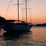 Seaborn Legend Botel *
